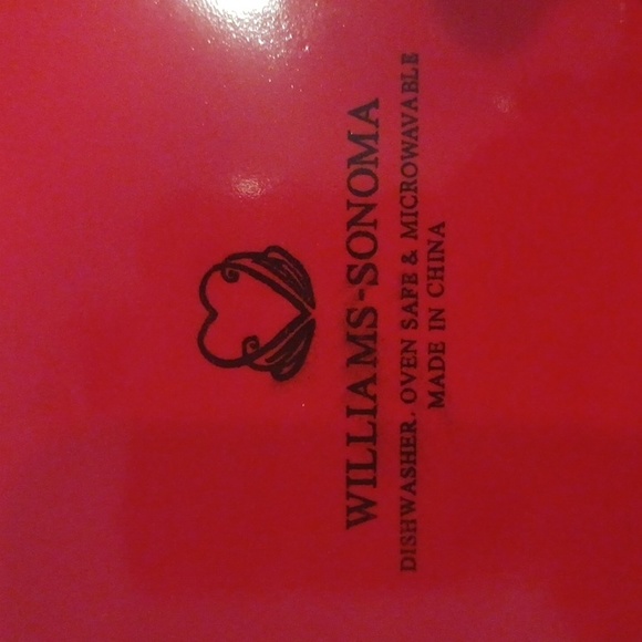 Williams-Sonoma Set of 4 Scalloped Heart Mini Plates - Picture 4 of 6